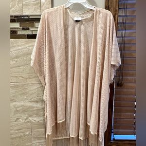 Women’s cardigan. Short butterfly sleeves, blush color. Fringe hem. One size.